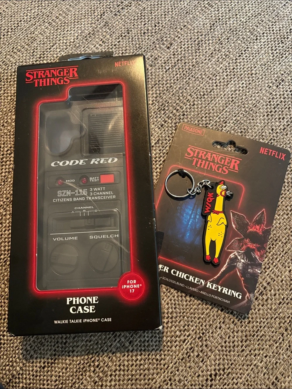Stranger Things Walkie Taki Phone Case for I-PHONE 17 & Key Chain new in box